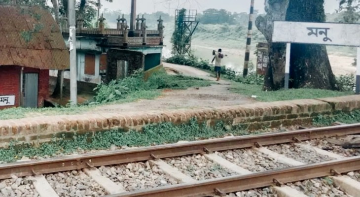 কোটি টাকার রেলভূমি দখল, দুর্ভোগে যাত্রীরা